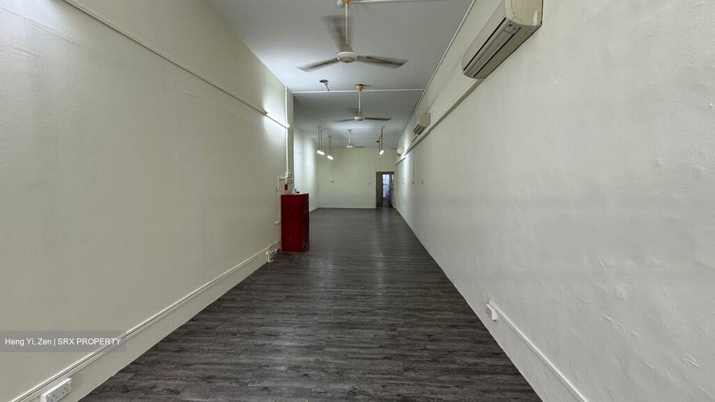Jalan Besar (D8), Office #450951051